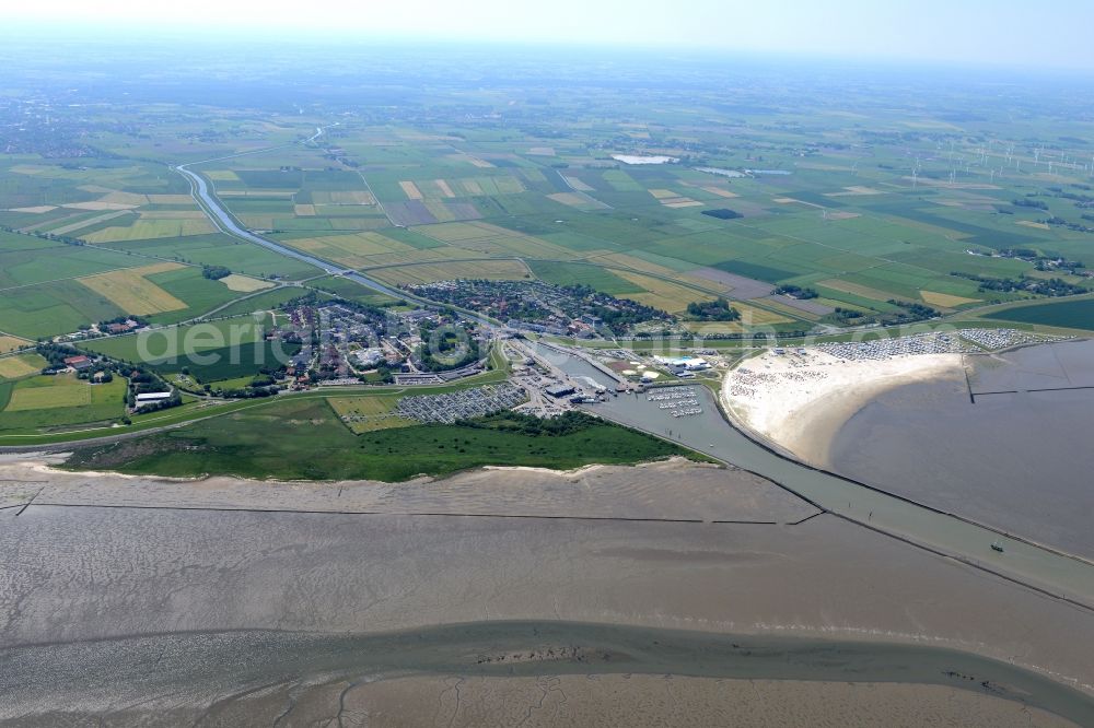 Aerial image Esens - Coastline on the sandy beach of the north sea at ebb aswell as the nearby location Bensersiel and its surrounding fields in the state Lower Saxony