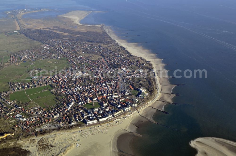 Borkum from the bird's eye view: Coastline on the sandy beach of North Sea in Borkum in the state Lower Saxony