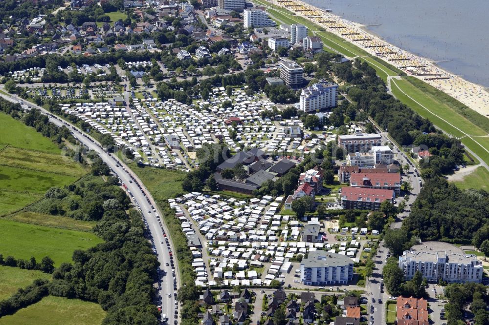 Aerial photograph Cuxhaven - Coastline on the sandy beach of Nordsee in Duhnen in the state Lower Saxony