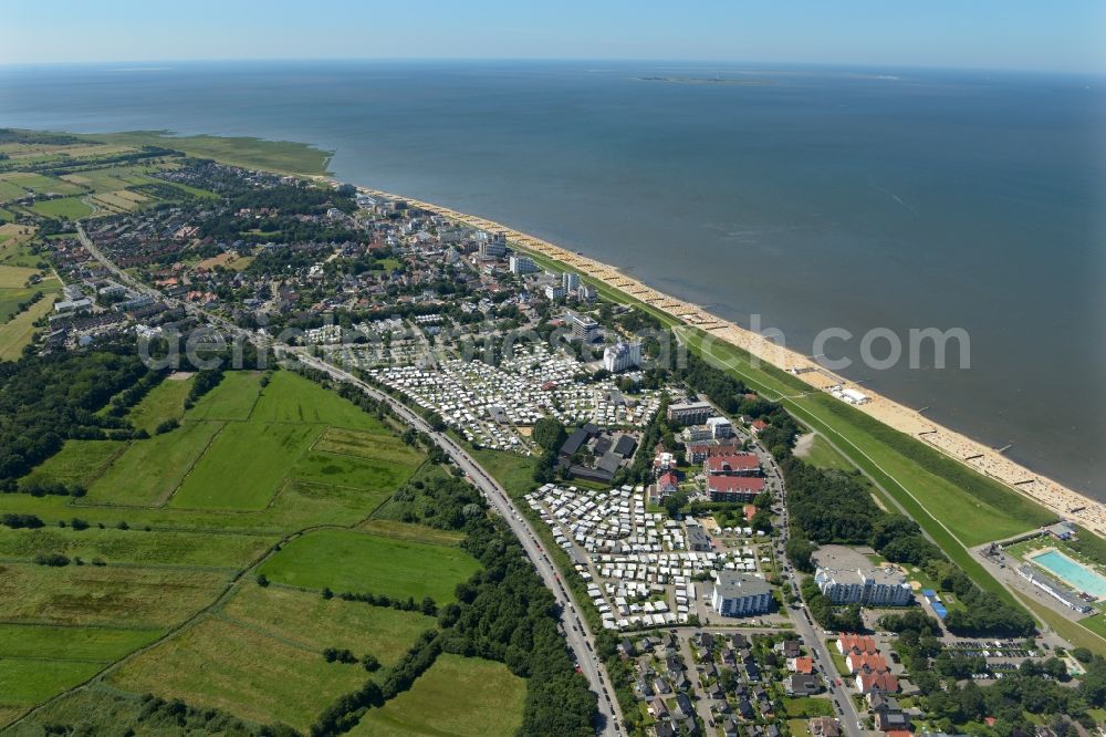 Cuxhaven from the bird's eye view: Coastline on the sandy beach of Nordsee in Duhnen in the state Lower Saxony