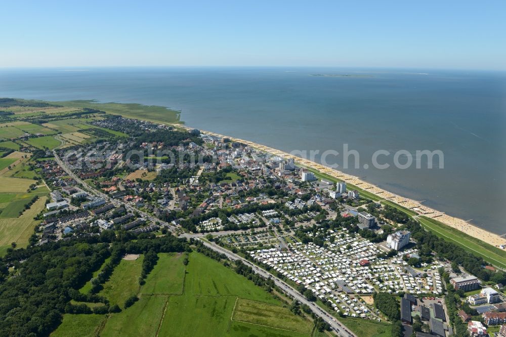 Aerial photograph Cuxhaven - Coastline on the sandy beach of Nordsee in Duhnen in the state Lower Saxony