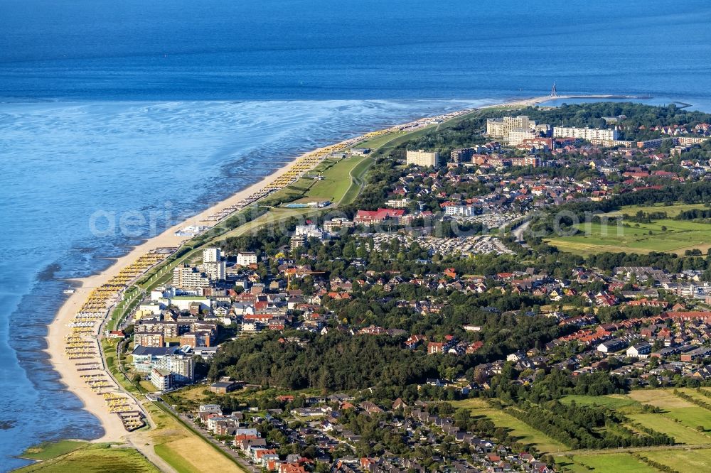 Cuxhaven from the bird's eye view: Coastline on the sandy beach of Nordsee in Duhnen in the state Lower Saxony