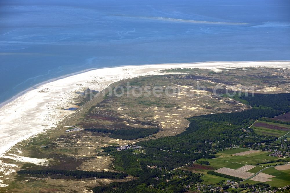 Aerial photograph Nebel - Coastline on the sandy beach of Nordsee- Insel Amrum in Nebel in the state Schleswig-Holstein