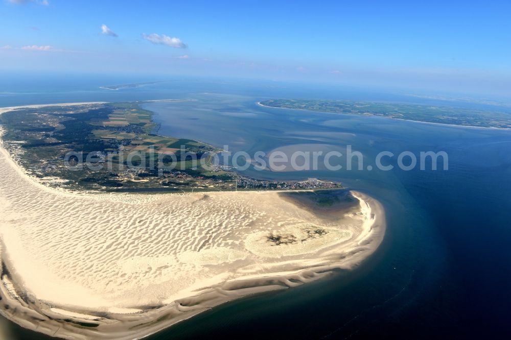 Aerial image Wittdün auf Amrum - Coastline on the sandy beach of Nordsee- Insel Amrum in Wittduen auf Amrum in the state Schleswig-Holstein