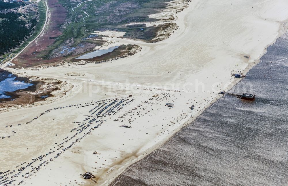 Sankt Peter-Ording from above - Coastline on the sandy beach of North Sea in Sankt Peter-Ording in the state Schleswig-Holstein, Germany