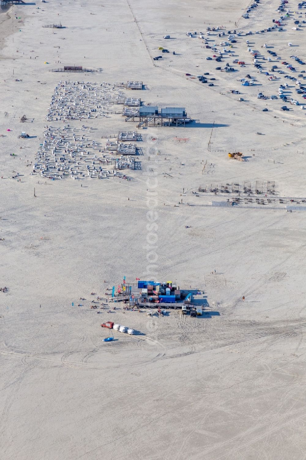 Sankt Peter-Ording from above - Coastline on the sandy beach of North Sea in Sankt Peter-Ording in the state Schleswig-Holstein, Germany