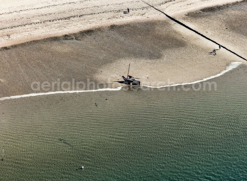 Utersum from the bird's eye view: Coastline on the sandy beach of North Sea in Utersum in the state Schleswig-Holstein