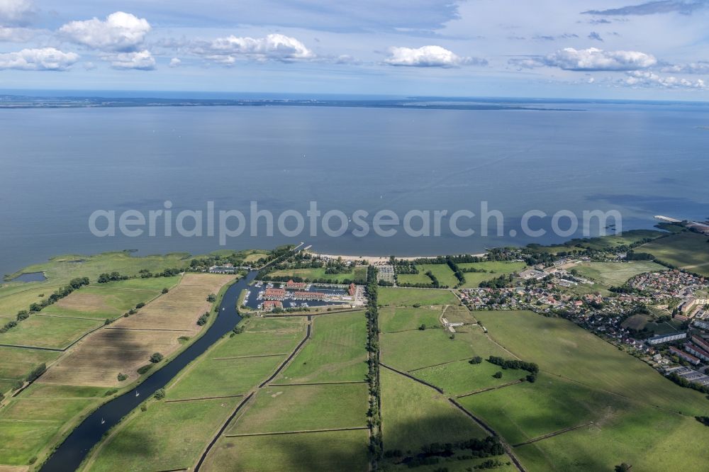 Ueckermünde from the bird's eye view: Coastline on the sandy beach in the district Ueckermuende in Ueckermuende in the state Mecklenburg - Western Pomerania