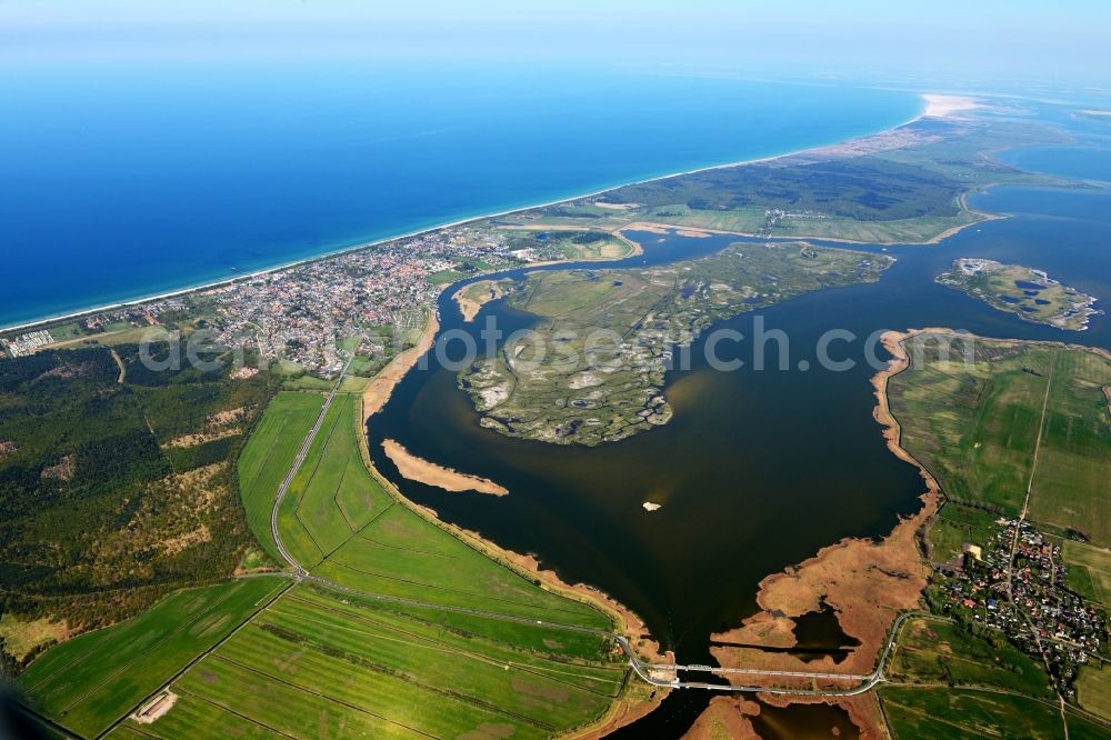 Aerial photograph Zingst - Coastline on the sandy beach of Baltic Sea near Zingst in the state Mecklenburg - Western Pomerania