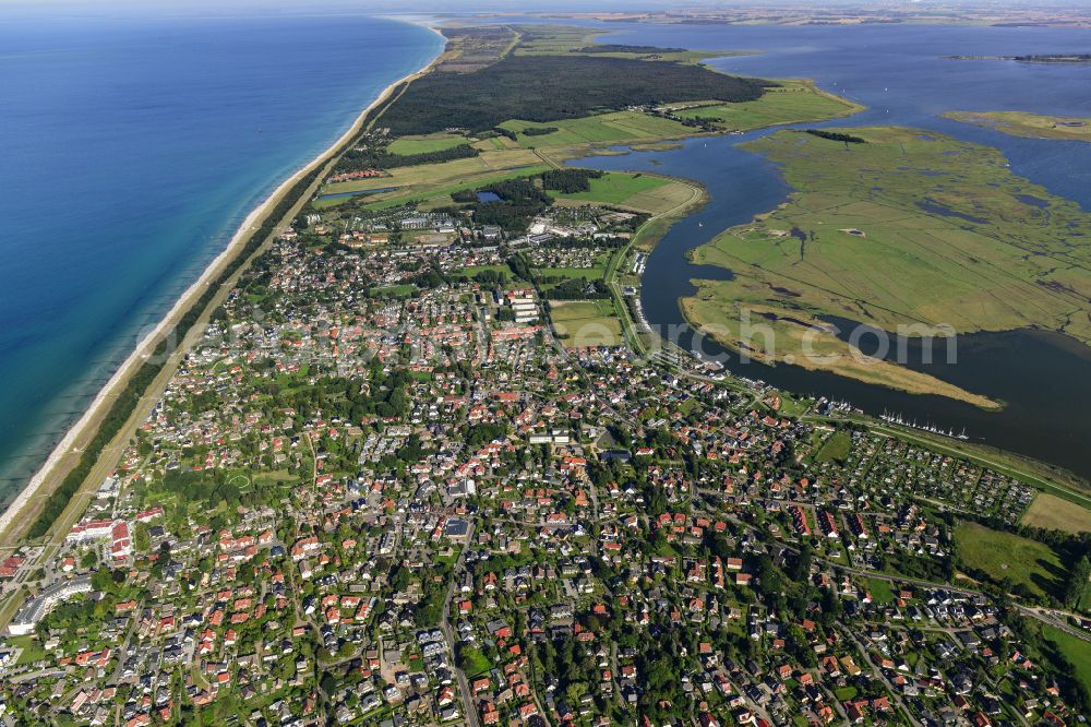 Aerial image Zingst - Coastline on the sandy beach of Baltic Sea near Zingst at the baltic coast in the state Mecklenburg - Western Pomerania, Germany