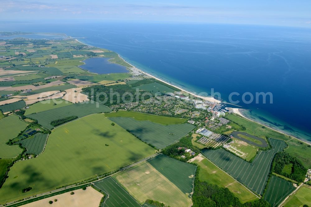 Aerial photograph Damp - Coastline on the sandy beach of the baltic sea and the local community Damp with fields in the state Schleswig-Holstein