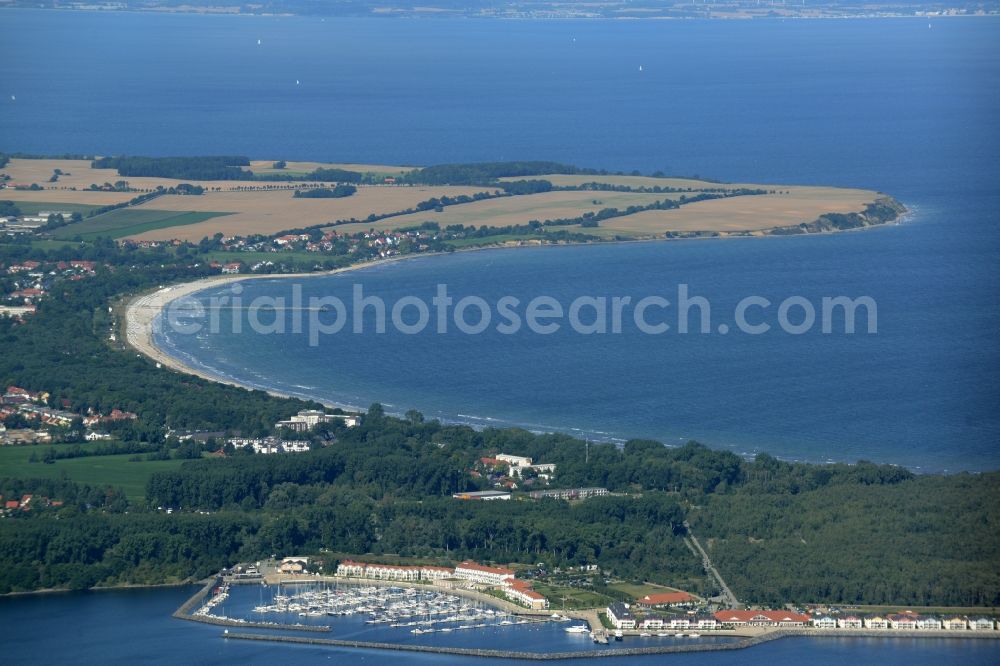 Aerial image Ostseebad Boltenhagen - Coastline on the sandy beach of Baltic Sea in the Ostseebad Boltenhagen in the state Mecklenburg - Western Pomerania