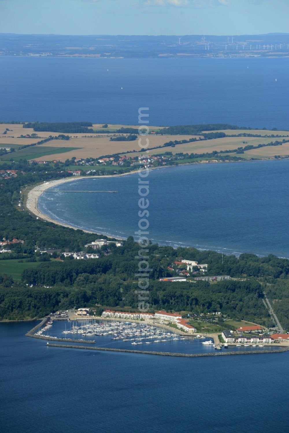 Aerial photograph Ostseebad Boltenhagen - Coastline on the sandy beach of Baltic Sea in the Ostseebad Boltenhagen in the state Mecklenburg - Western Pomerania