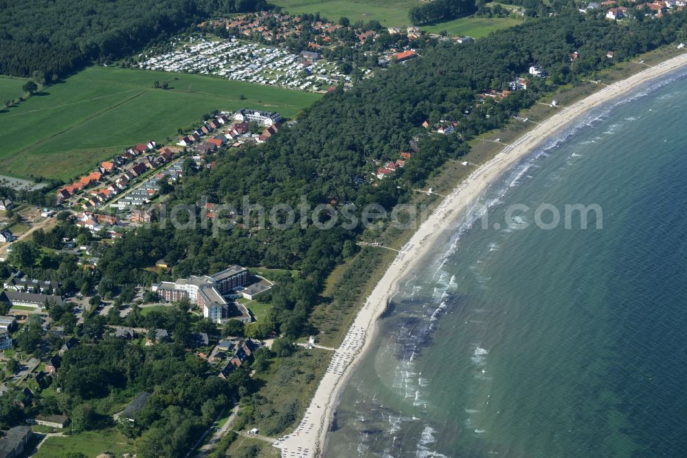 Ostseebad Boltenhagen from above - Coastline on the sandy beach of the Baltic Sea in Ostseebad Boltenhagen in the state Mecklenburg - Western Pomerania