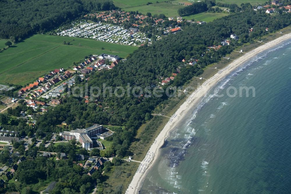 Ostseebad Boltenhagen from the bird's eye view: Coastline on the sandy beach of the Baltic Sea in Ostseebad Boltenhagen in the state Mecklenburg - Western Pomerania