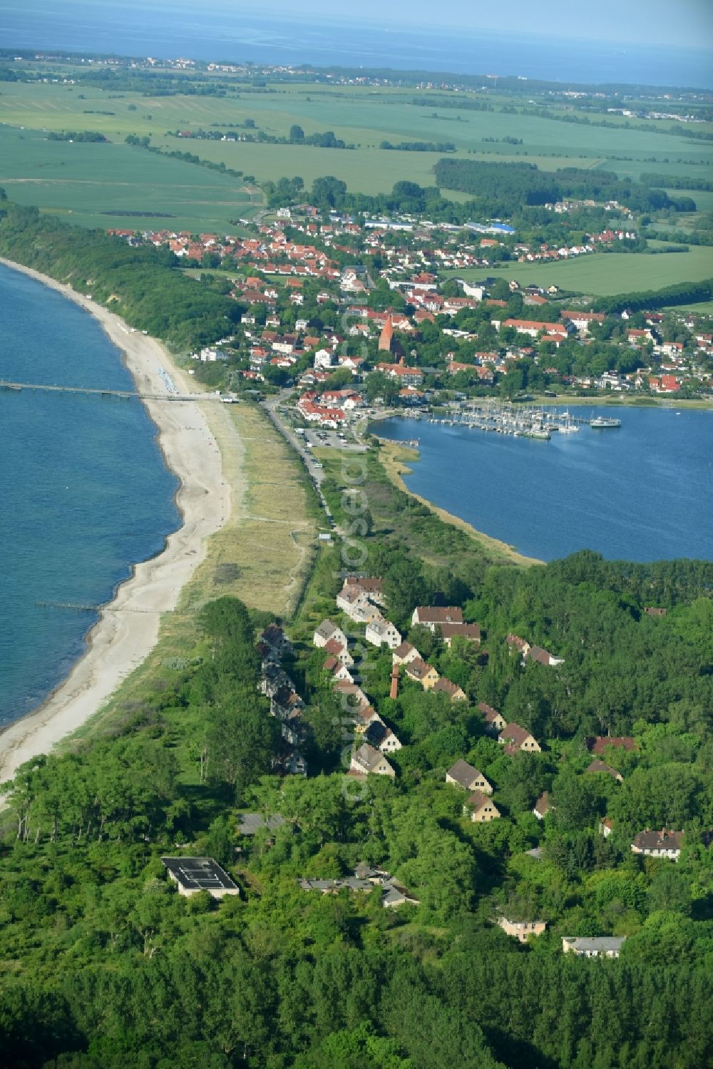 Rerik from the bird's eye view: Coastline on the sandy beach of Baltic Sea in Rerik in the state Mecklenburg - Western Pomerania, Germany