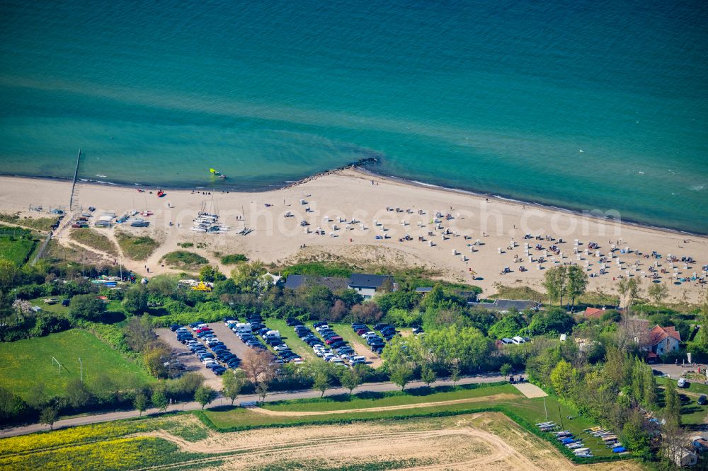 Surendorf from the bird's eye view: Coastline on the sandy beach of Baltic Sea in Surendorf in the state Schleswig-Holstein, Germany