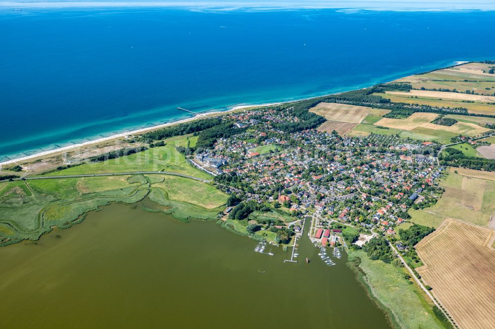 Ostseebad Wustrow from the bird's eye view: Coastline on the sandy beach of Baltic Sea in Wustrow in the state Mecklenburg - Western Pomerania, Germany