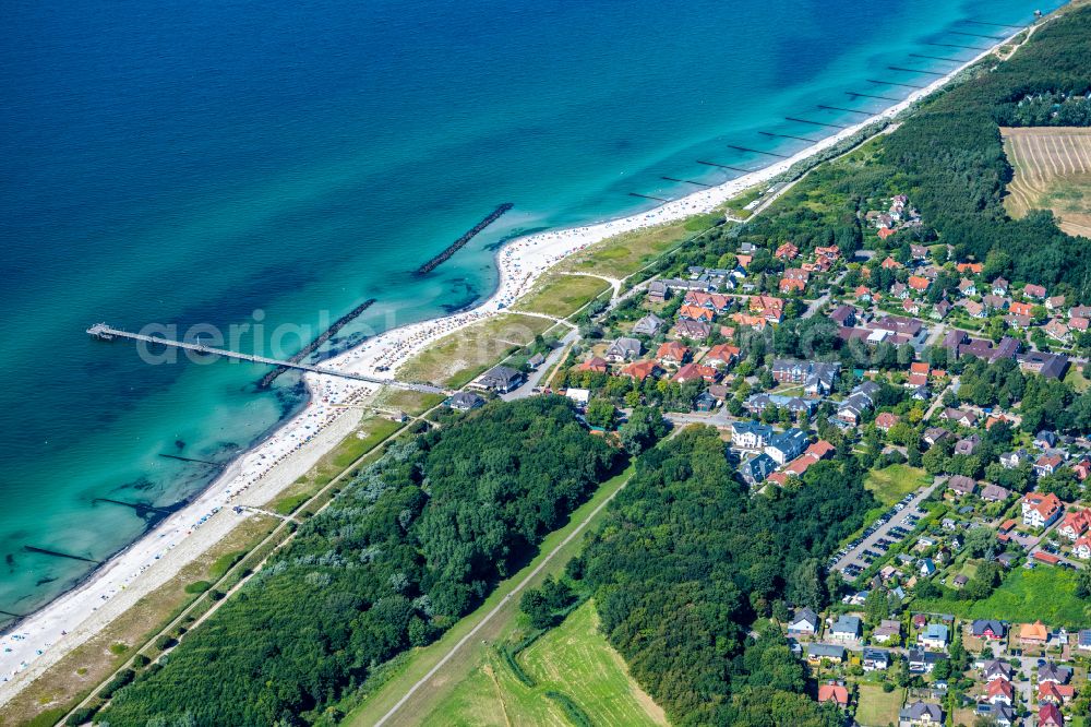 Ostseebad Wustrow from the bird's eye view: Coastline on the sandy beach of Baltic Sea in Wustrow in the state Mecklenburg - Western Pomerania, Germany