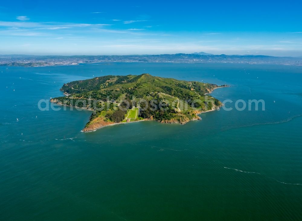 Aerial photograph Belvedere Tiburon - Coastal area of the Angel Island - Island in Belvedere Tiburon in USA