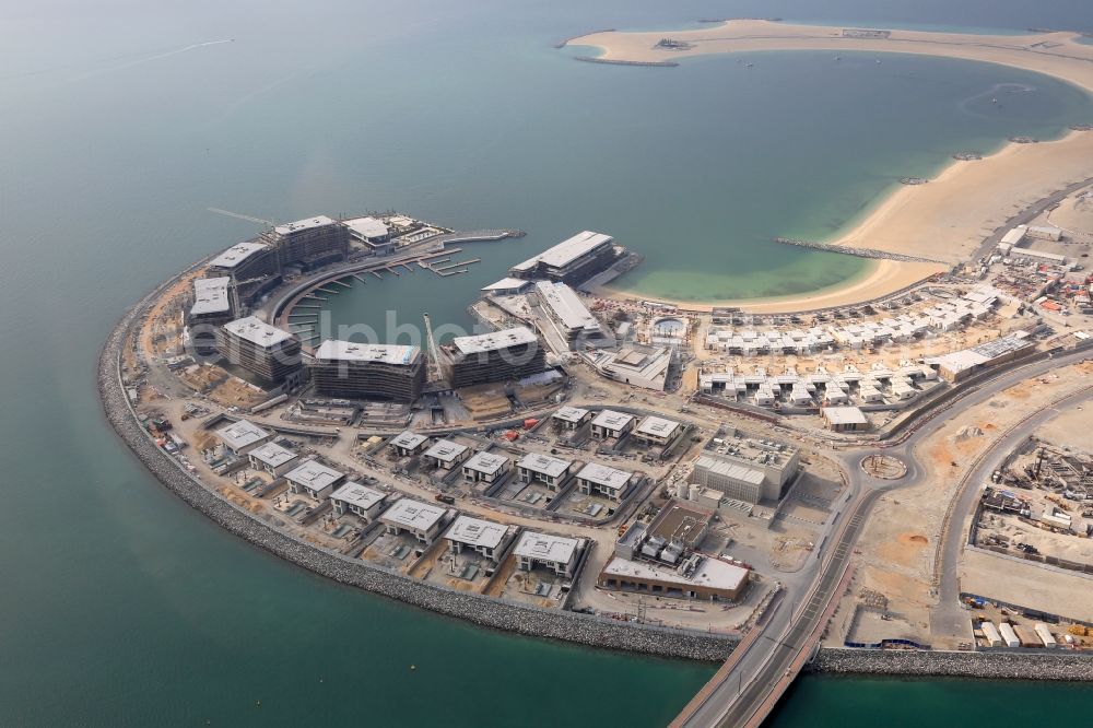 Dubai from the bird's eye view: Coastal area of the Daria Island in Persian Gulf - Island in Dubai in United Arab Emirates