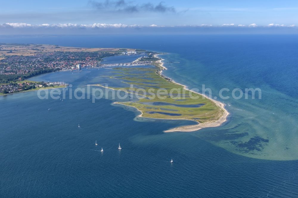 Aerial photograph Heiligenhafen - Coastal area of the peninsula Graswarder-Heilgenhafen with a few single- family houses at the beach in Grossenbrode in the state Schleswig-Holstein