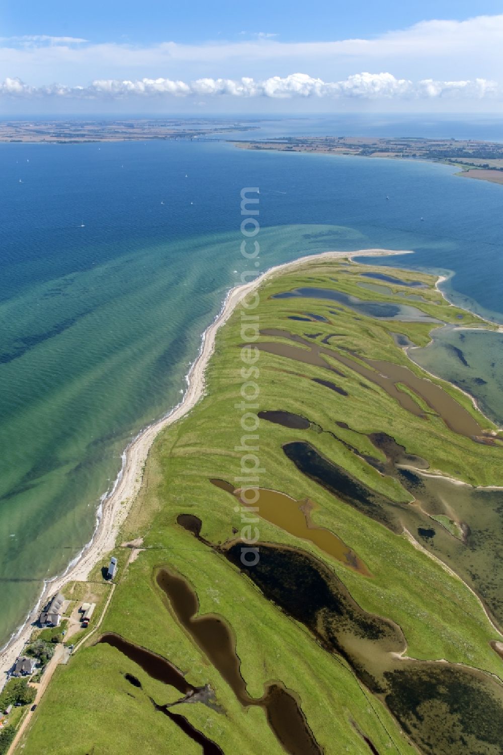 Heiligenhafen from the bird's eye view: Coastal area of the peninsula Graswarder-Heilgenhafen with a few single- family houses at the beach in Grossenbrode in the state Schleswig-Holstein