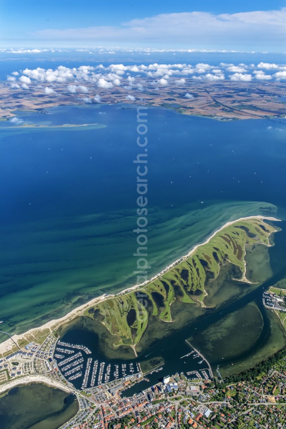 Aerial photograph Heiligenhafen - Coastal area of the peninsula Graswarder-Heilgenhafen with a few single- family houses at the beach in Grossenbrode in the state Schleswig-Holstein