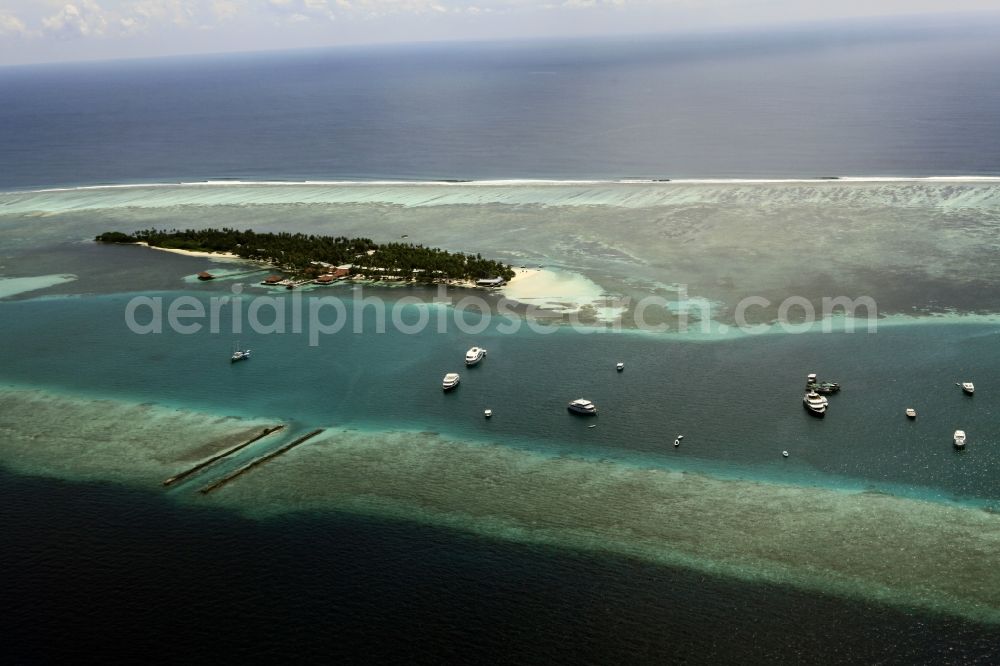 Dharanboodhoo from above - Coastal Indian Ocean - island in Dhahran Boodhoo in Central Province, Maldives