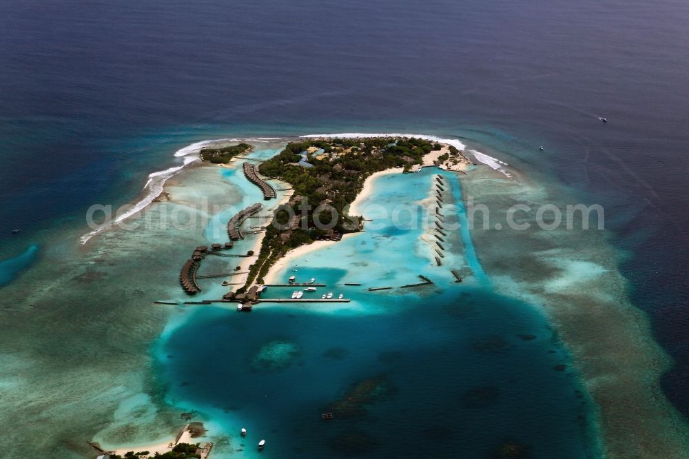 Aerial image Dharanboodhoo - Coastal Indian Ocean - island in Dhahran Boodhoo in Central Province, Maldives