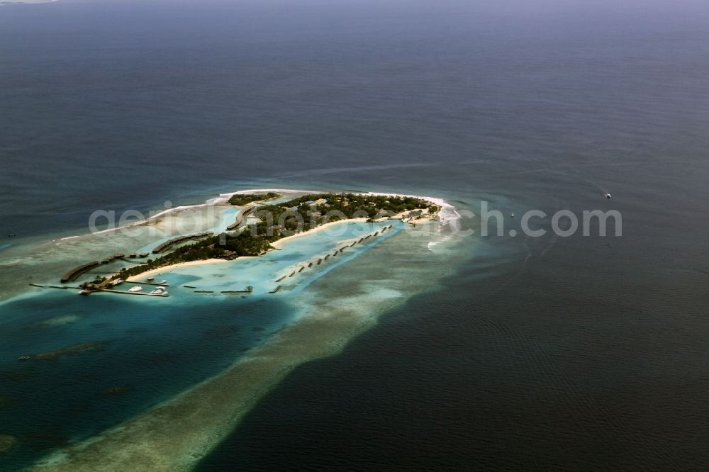 Dharanboodhoo from above - Coastal Indian Ocean - island in Dhahran Boodhoo in Central Province, Maldives