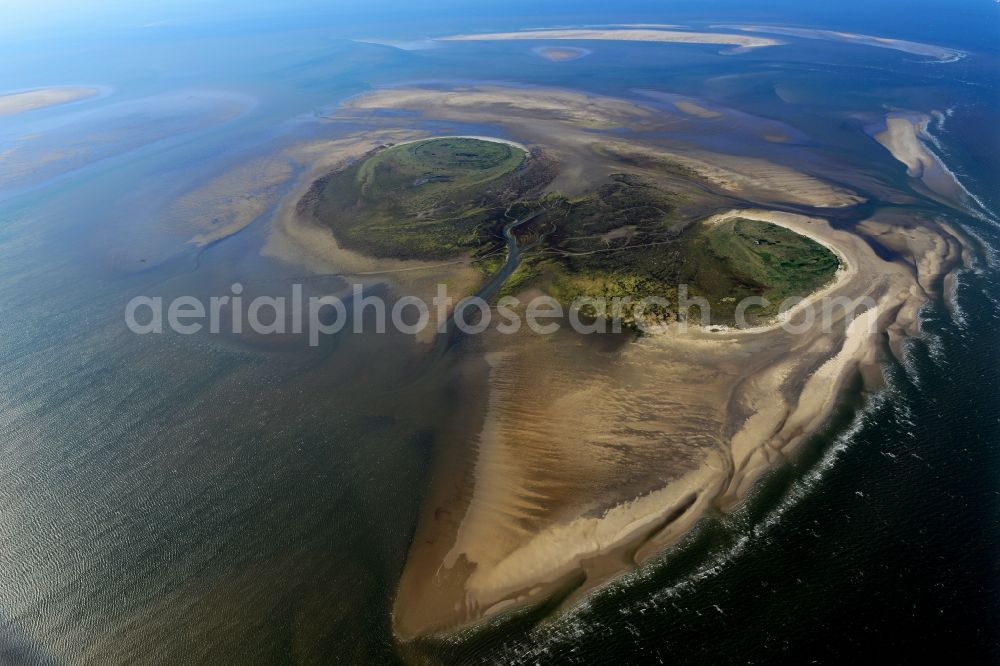 Nigehörn from the bird's eye view: North Sea coastal region of the conservation reserve and bird sanctuary - island in Nigehoern in state of Hamburg