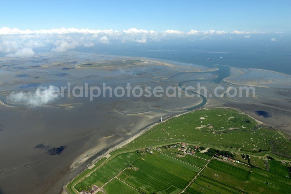 Nigehörn from the bird's eye view: North Sea coastal region of the conservation reserve and bird sanctuary - island in Nigehoern in state of Hamburg