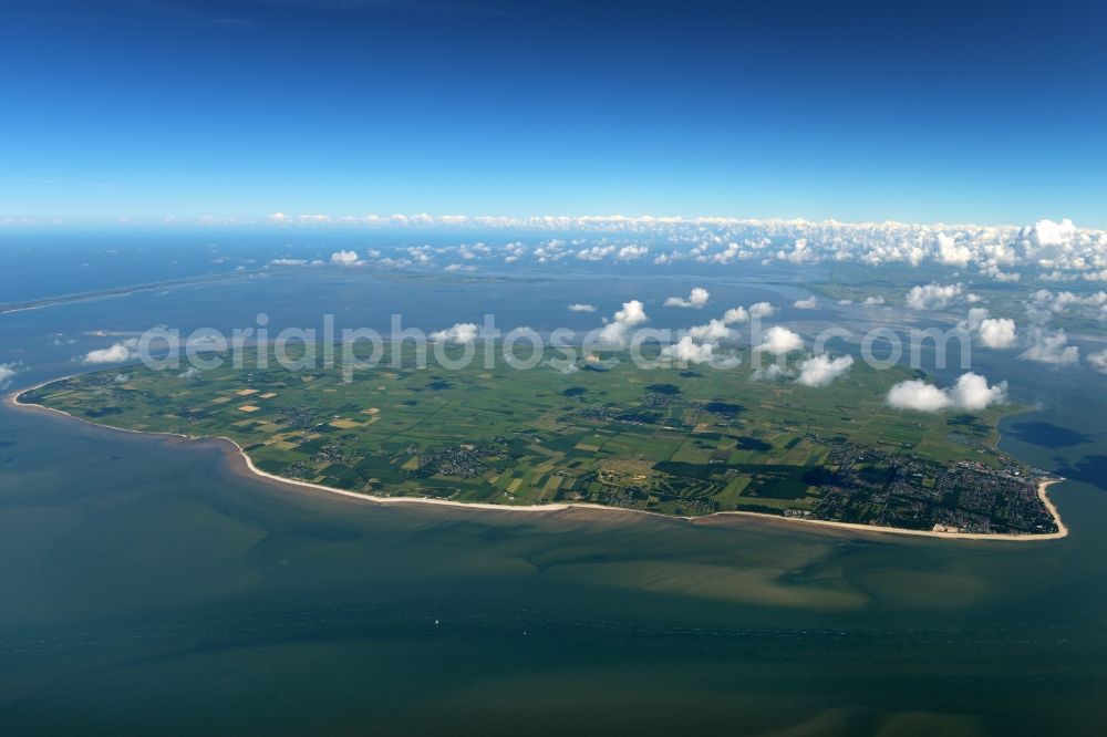 Nieblum from the bird's eye view: Coastal area of the North Sea - Island Foehr in Nieblum in the state Schleswig-Holstein