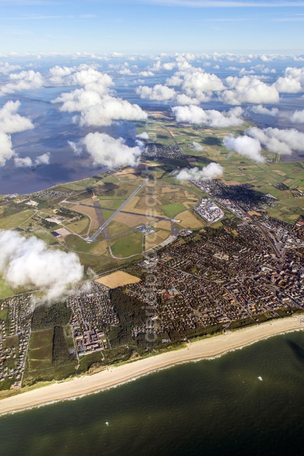 Sylt from the bird's eye view: Coastal area of the North Sea - Island in the district Westerland in Sylt in the state Schleswig-Holstein