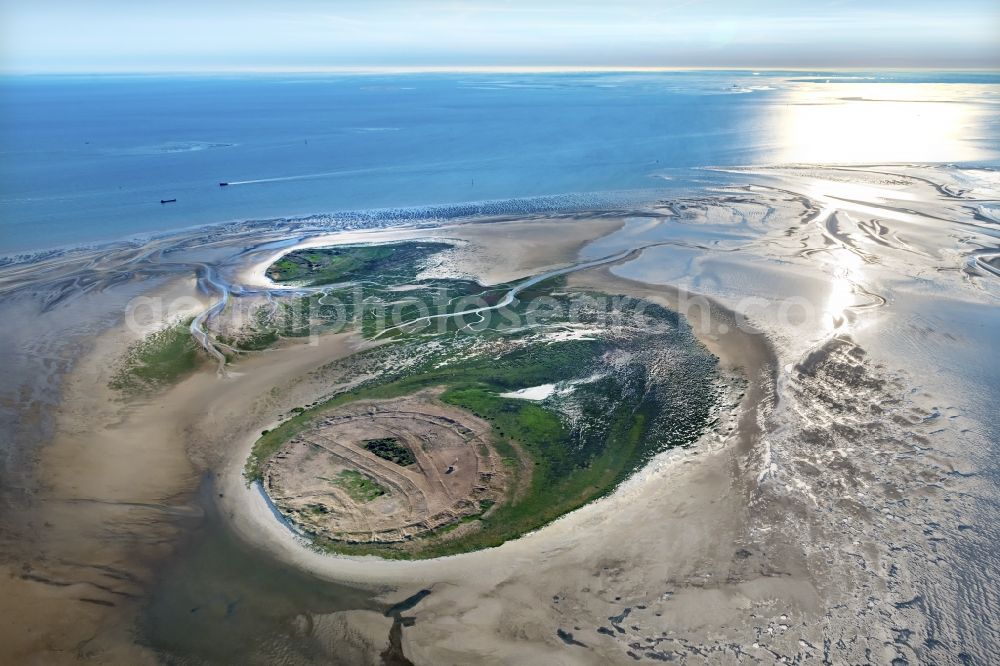 Nigehörn from the bird's eye view: Coastal area of the North Sea - Island in Scharhoern in the state Hamburg