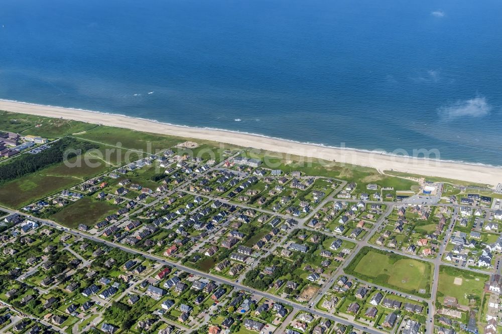 Wenningstedt-Braderup (Sylt) from above - Coastal area of the North Sea - Island in Wenningstedt (Sylt) in the state Schleswig-Holstein