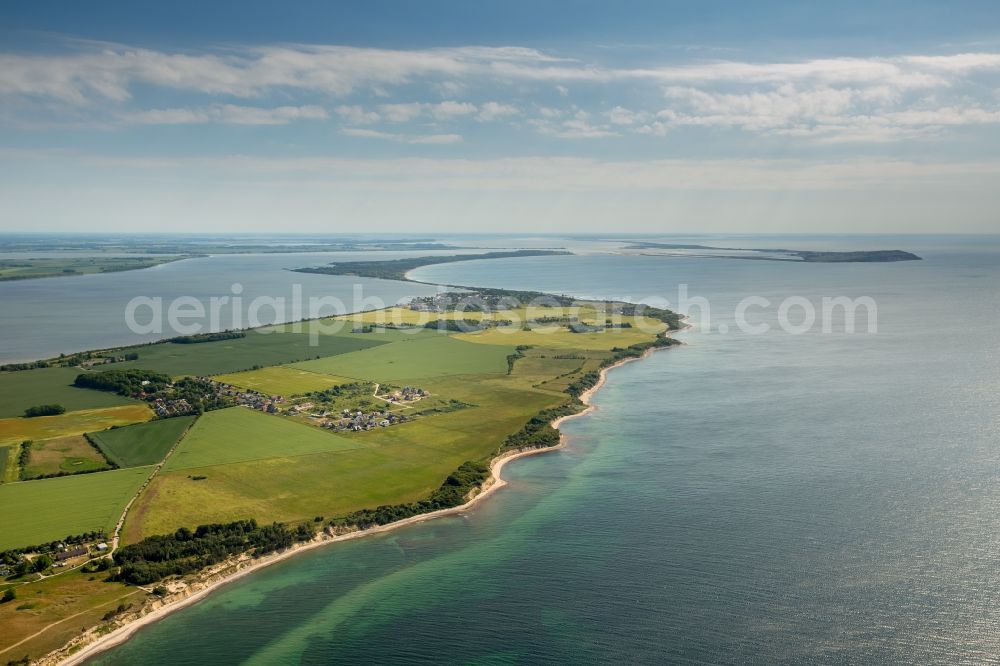 Aerial photograph Dranske - Coastal area of the Baltic Sea island Ruegen - Island in Dranske in the state Mecklenburg - Western Pomerania