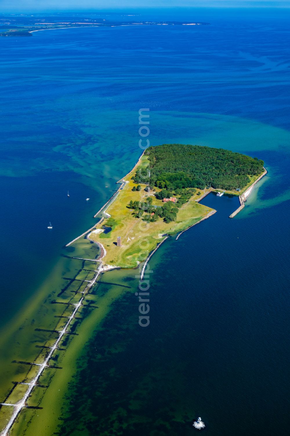 Kröslin from the bird's eye view: Coastal area of Baltic Sea - island Ruden in Kroeslin in the state Mecklenburg - Western Pomerania, Germany