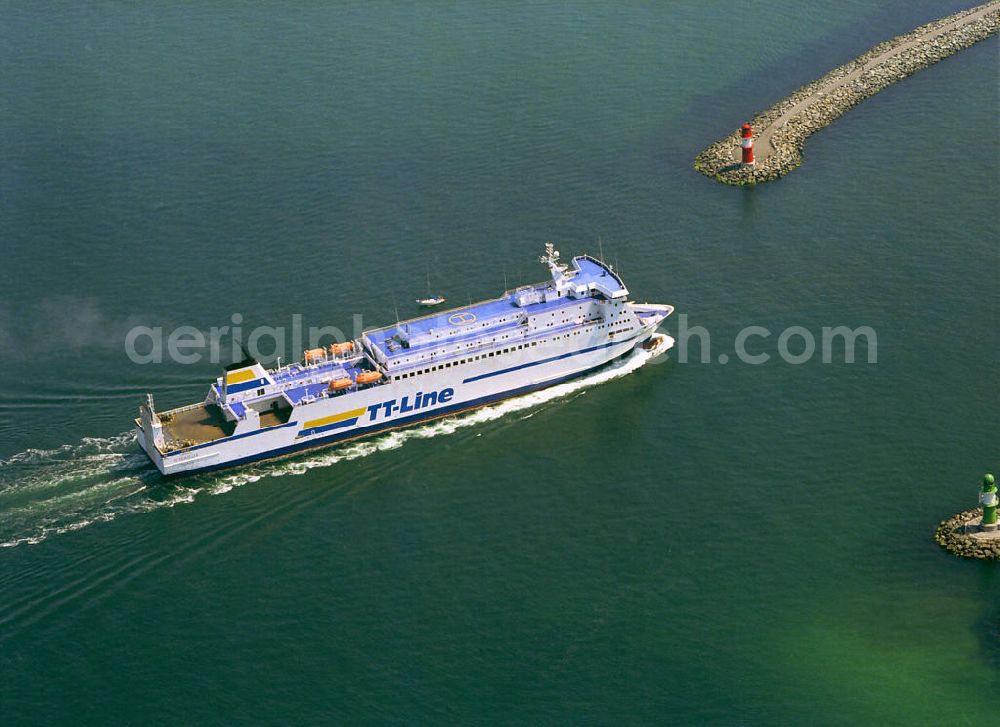 Rostock OT Warnemünde from the bird's eye view: Coastal area of the Baltic Sea to the Warnemünde Mole. The picture shows the entry of a TT-Ferry