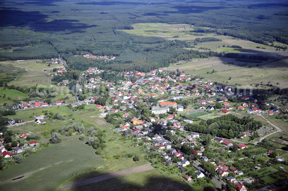 Aerial image Küstrin / Kostrzyn - Blick auf die Wohngebiete am nördlichen Stadtrand Küstrins an der Reja Drzewicka. View of the residential areas on the northern outskirts of Küstrin.