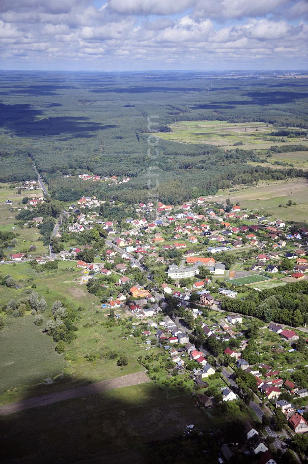 Aerial photograph Küstrin / Kostrzyn - Blick auf die Wohngebiete am nördlichen Stadtrand Küstrins an der Reja Drzewicka. View of the residential areas on the northern outskirts of Küstrin.