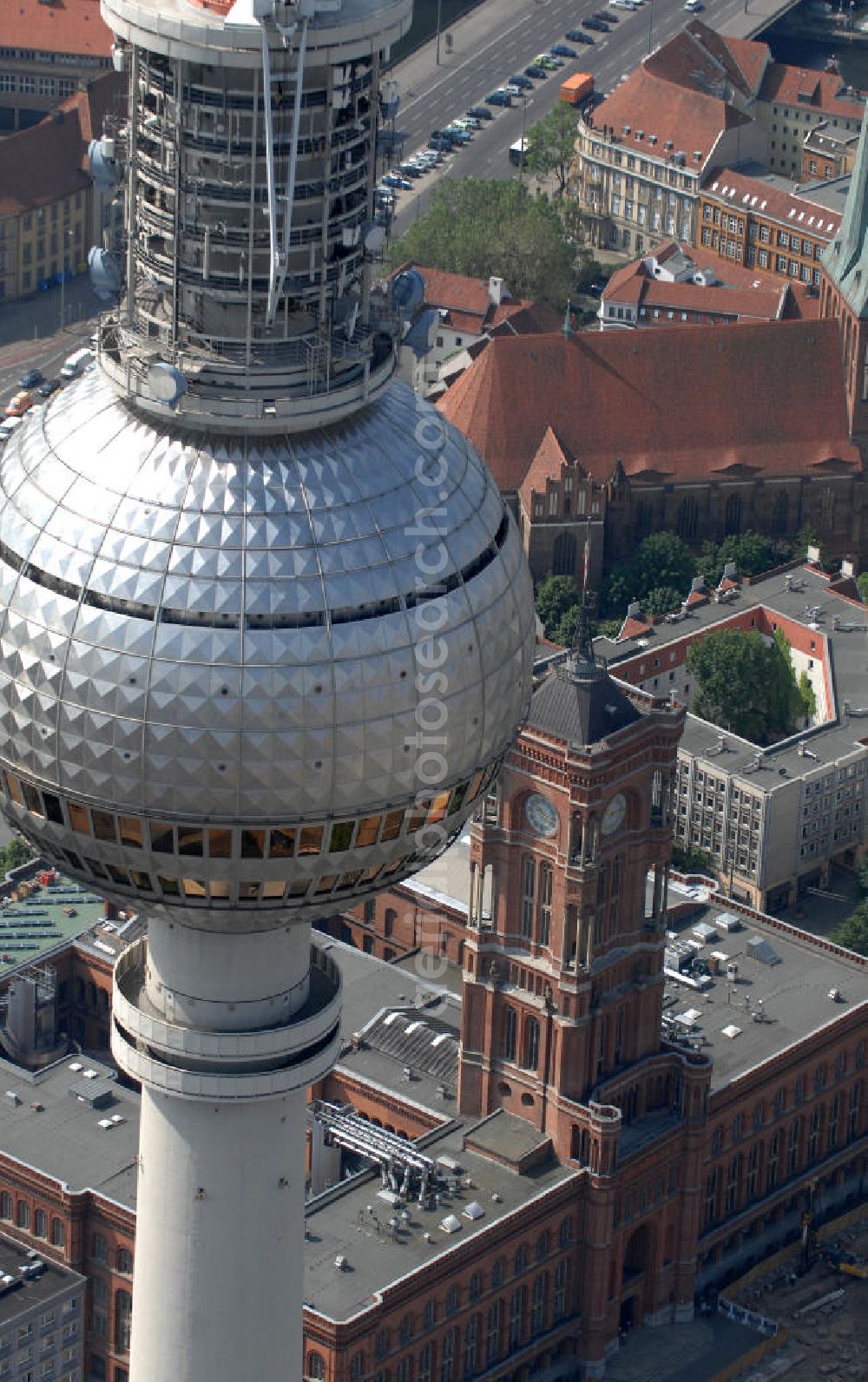 Berlin from the bird's eye view: Blick auf die Kugel des Berliner Fernsehturm in Mitte, dem Wahrzeichen der Touristenmetropole Deutschlands. View of the ball of the Berlin TV tower in the middle, the symbol of the tourist metropolis of Germany.