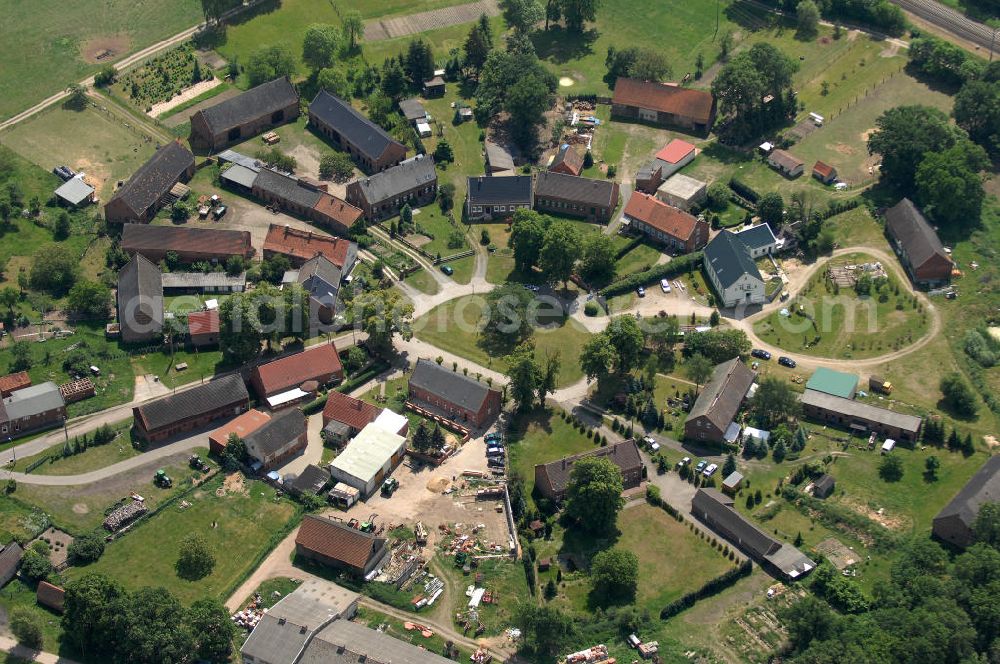 Kuhblank from the bird's eye view: Blick auf das Dorf Kuhblank, das ein Ortsteil der Gemeinde Breese im brandenburgischen Landkreis Prignitz ist. Kuhblank wurde als Rundling angelegt und hat nur eine Straße, die in das Dorf hinein- und herausführt.