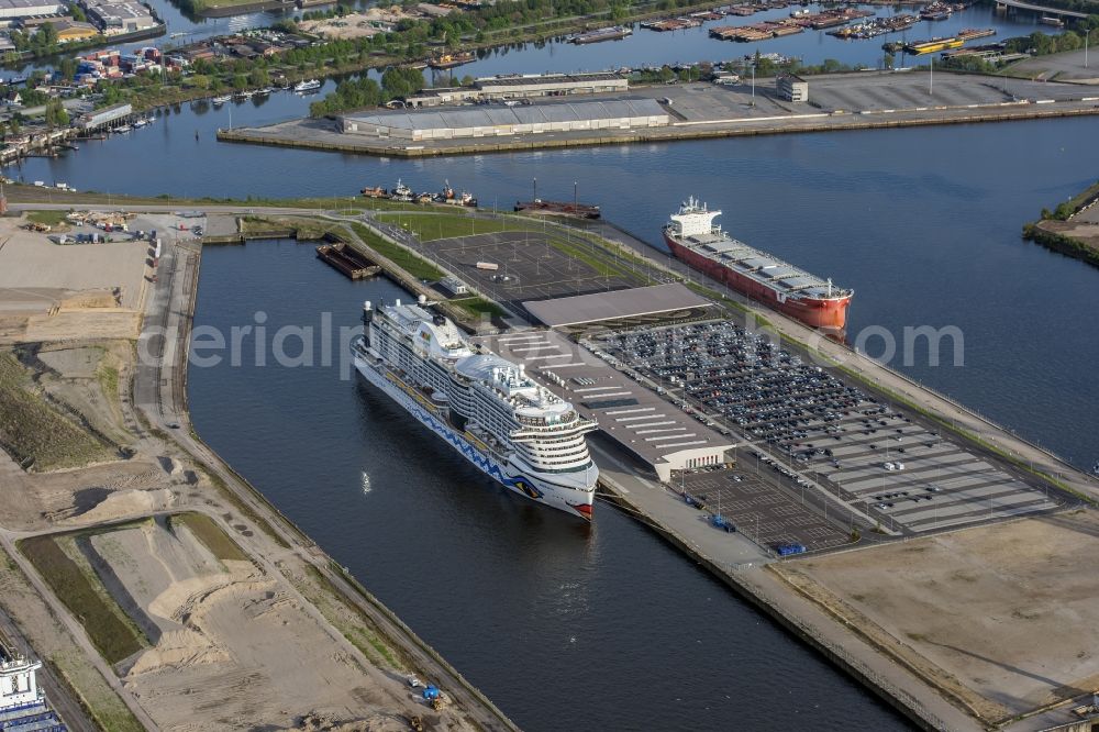 Aerial photograph Hamburg - Kuhwerder and cruise Terminal in Hamburg-Mitte / Steinwerder. A project of the Hamburg Port Authority HPA