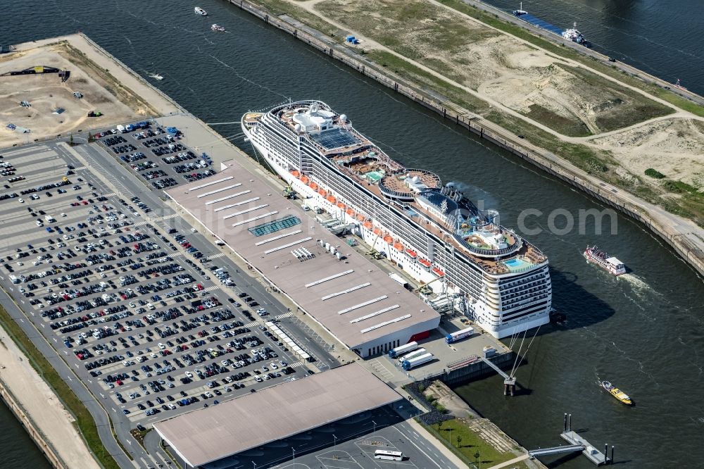 Hamburg from the bird's eye view: Kuhwerder and cruise Terminal MSC Preziosa in Hamburg-Mitte / Steinwerder. A project of the Hamburg Port Authority HPA