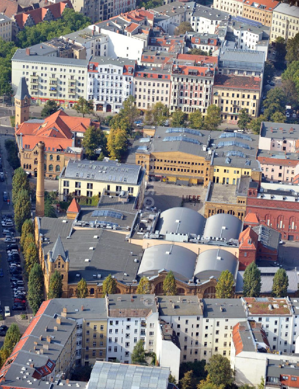 Aerial image Berlin Prenzlauer Berg - Die Kulturbrauerei in Berlin. Die ehemalige Brauerei wurde in ein Kulturzentrum umgewandelt. Dort findet man ein Kino, verschiedene Veranstaltungsorte, wie das Kesselhaus und den Frannz Klub sowie diverse Probenräumer und vieles mehr. Sie liegt an der Schönhauser Allee. Kulturbrauerei Berlin evolved from a brewery to a cultural place. It contains a cinema, theatre, rehearsal rooms, and venues like the so called Kesselhaus or Frannz Klub and much more. It is situated near Schoenhauser Allee.