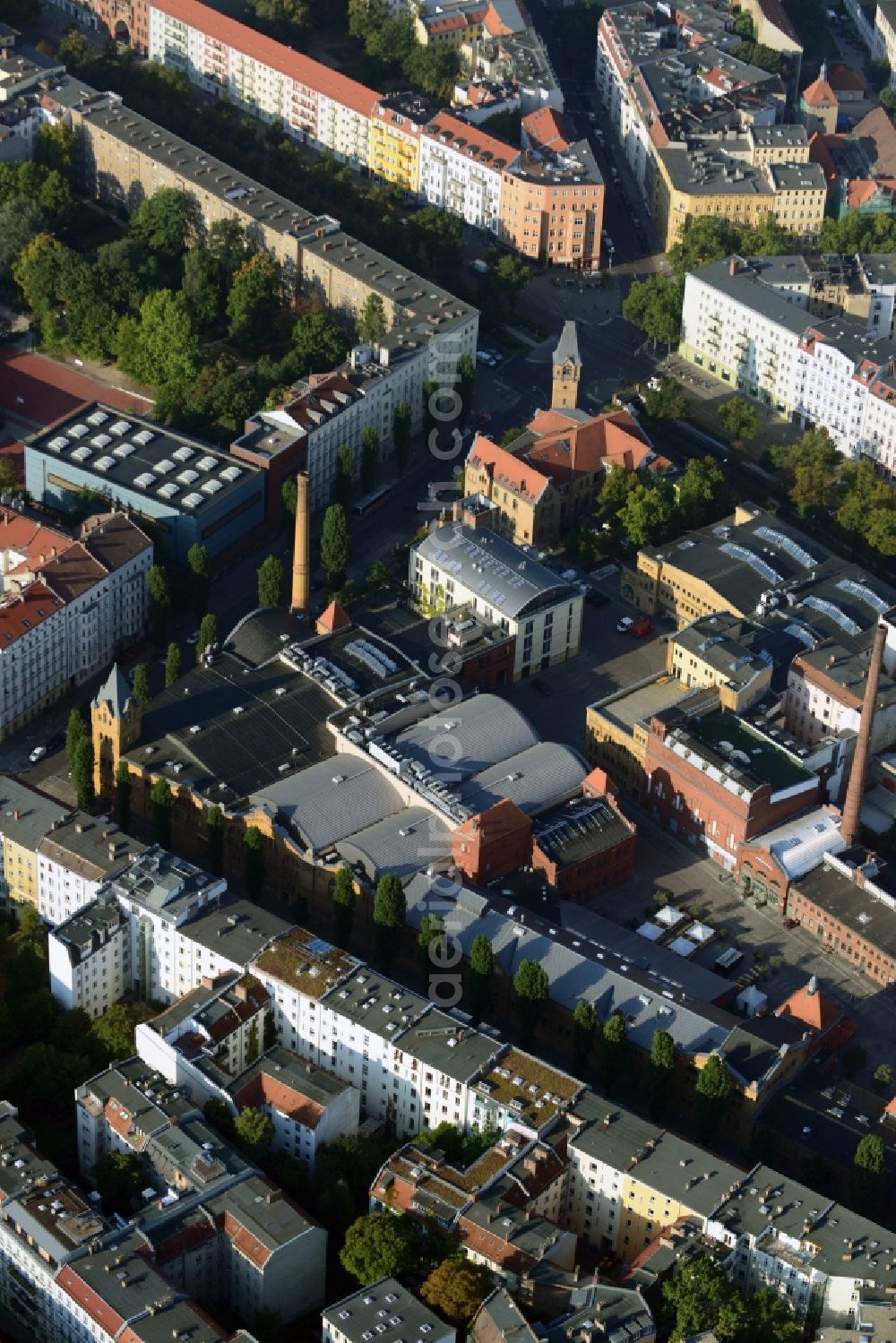 Berlin Prenzlauer Berg from the bird's eye view: Kulturbrauerei Berlin evolved from a brewery to a cultural place. It contains a cinema, theatre, rehearsal rooms, and venues like the so called Kesselhaus or Frannz Klub and much more. It is situated near Schoenhauser Allee