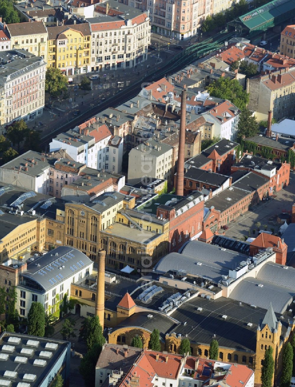 Berlin Prenzlauer Berg from the bird's eye view: Kulturbrauerei Berlin evolved from a brewery to a cultural place. It contains a cinema, theatre, rehearsal rooms, and venues like the so called Kesselhaus or Frannz Klub and much more. It is situated near Schoenhauser Allee