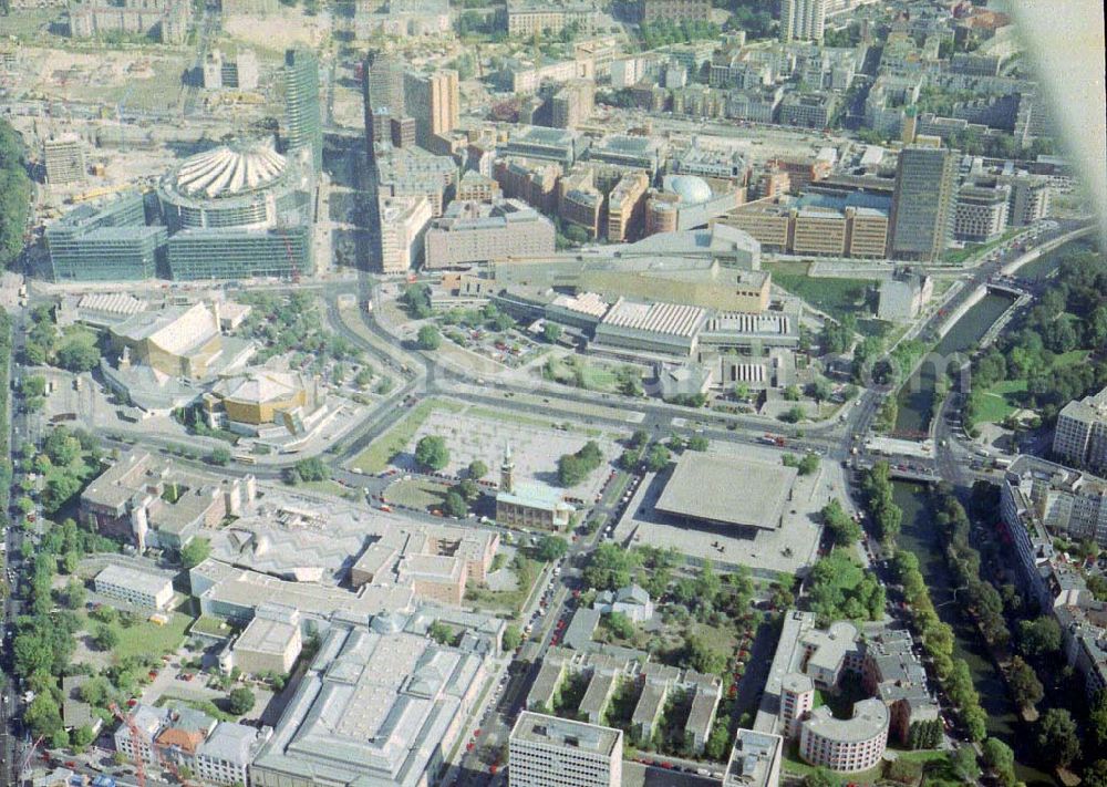 Aerial image Berlin - Tiergarten - Kulturforum mit dem Musikinstrumentenmuseum,Kunstgewerbemuseum, Philharmonie,Staaliche Museen, St. Matthias Kirche, Staatsbibliothek, Neue Nationalgalerie und dem Wissenschaftszentrum (v.l.n.r.) in Berlin - Tiergarten.